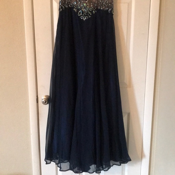 Dress - Picture 3 of 5
